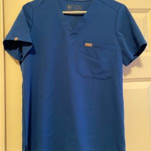 Figs single pocket scrub top